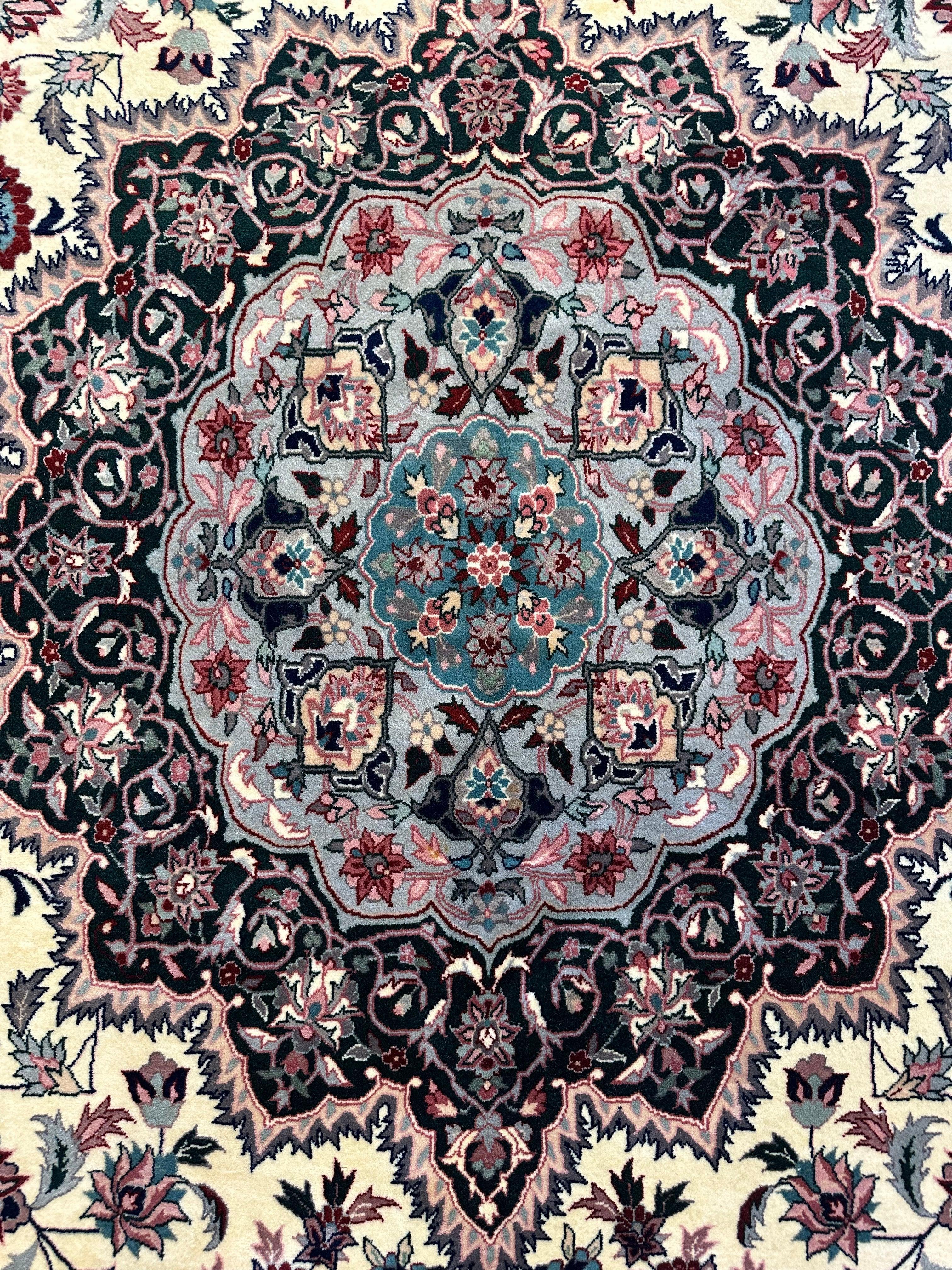 Fine Hand Knotted Tabriz Rug 9X12 ft